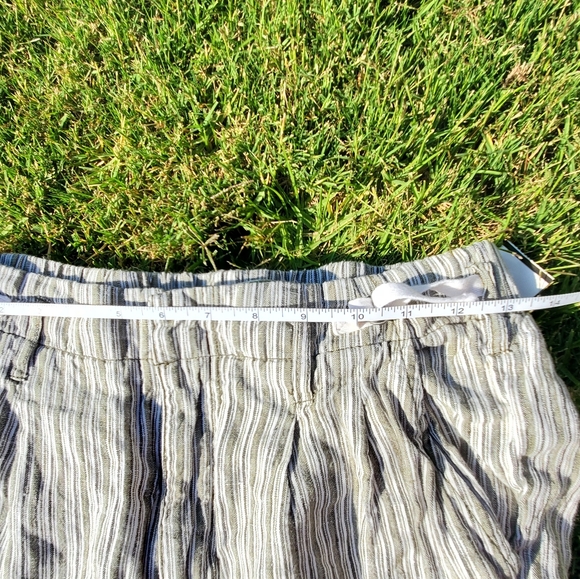 Light Green and Cream Linen Pants by Anthropologie  in Size 25 - Picture 6 of 9